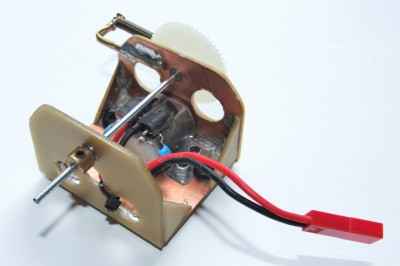To reduce the chance of interference I used a couple of capacitors and RF chokes on the motor.JPG