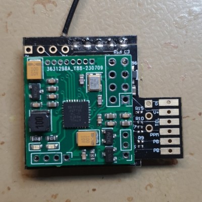 Size compared with the Lemon RF-module, the nRF (green) is on top of the Lemon (black)