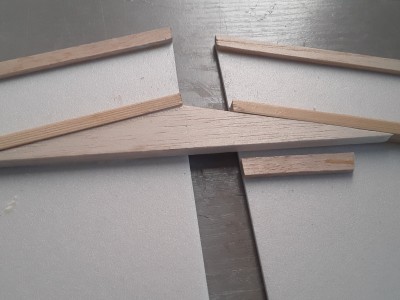 Add 6mm balsa joiner, 3mm balsa to help align when joining.