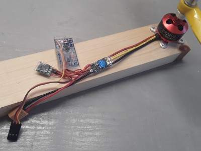 The controller, is an arduino, a Pololu 3.3v voltage regulator and a 1-2s Racestar controller.