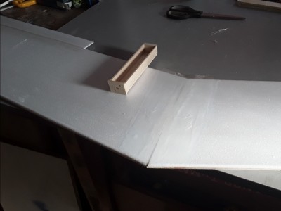 Wing joined together with balsa joiner and glass cloth top and bottom.