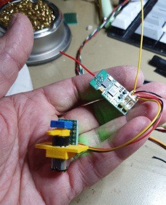 Here you can see the same bracket I used in the model and allows to instal the servo as a normal servo. in the picture you will also see my 4 ch Micro Rx with JST connectors and has the same size as the Orange Micro DSM2 Rx
