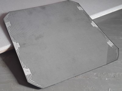 Sunpower C60 cells are all blue on top, goes to black with glasscloth, and have an array of contact strips on the back. This my damaged one, you can see a crease in a corner, but they still work fine.