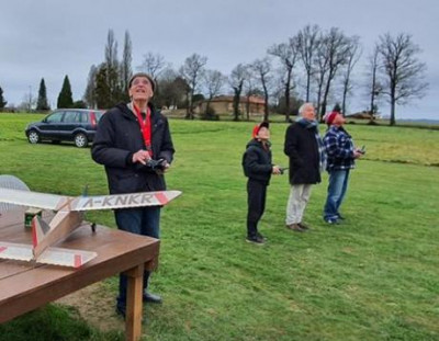 Attempting some 3 plane VTOL formation flying with the X-Verts - not very well as you can tell by the fact we are all looking in different directions!